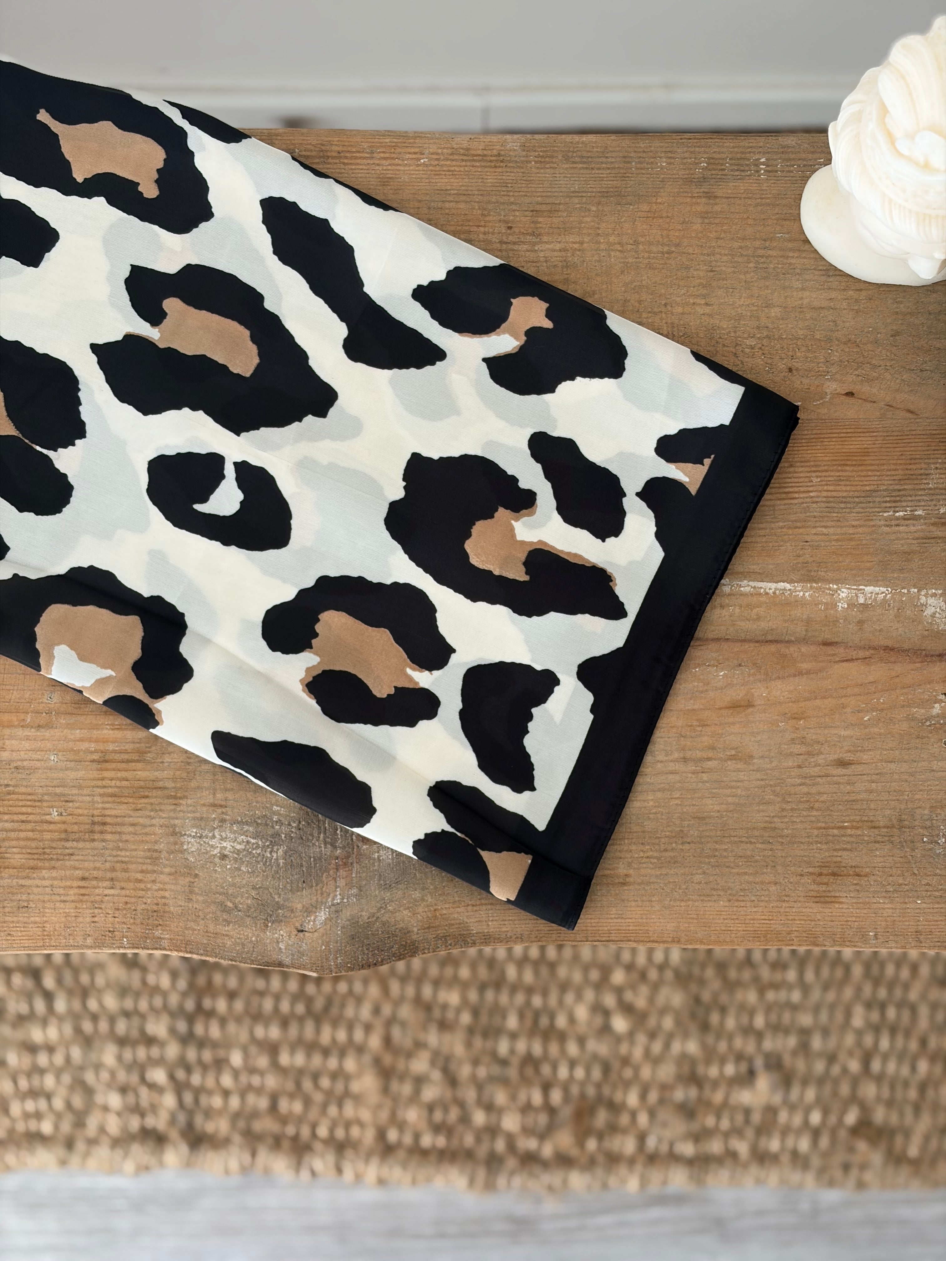Foulard léopard Tikinaï