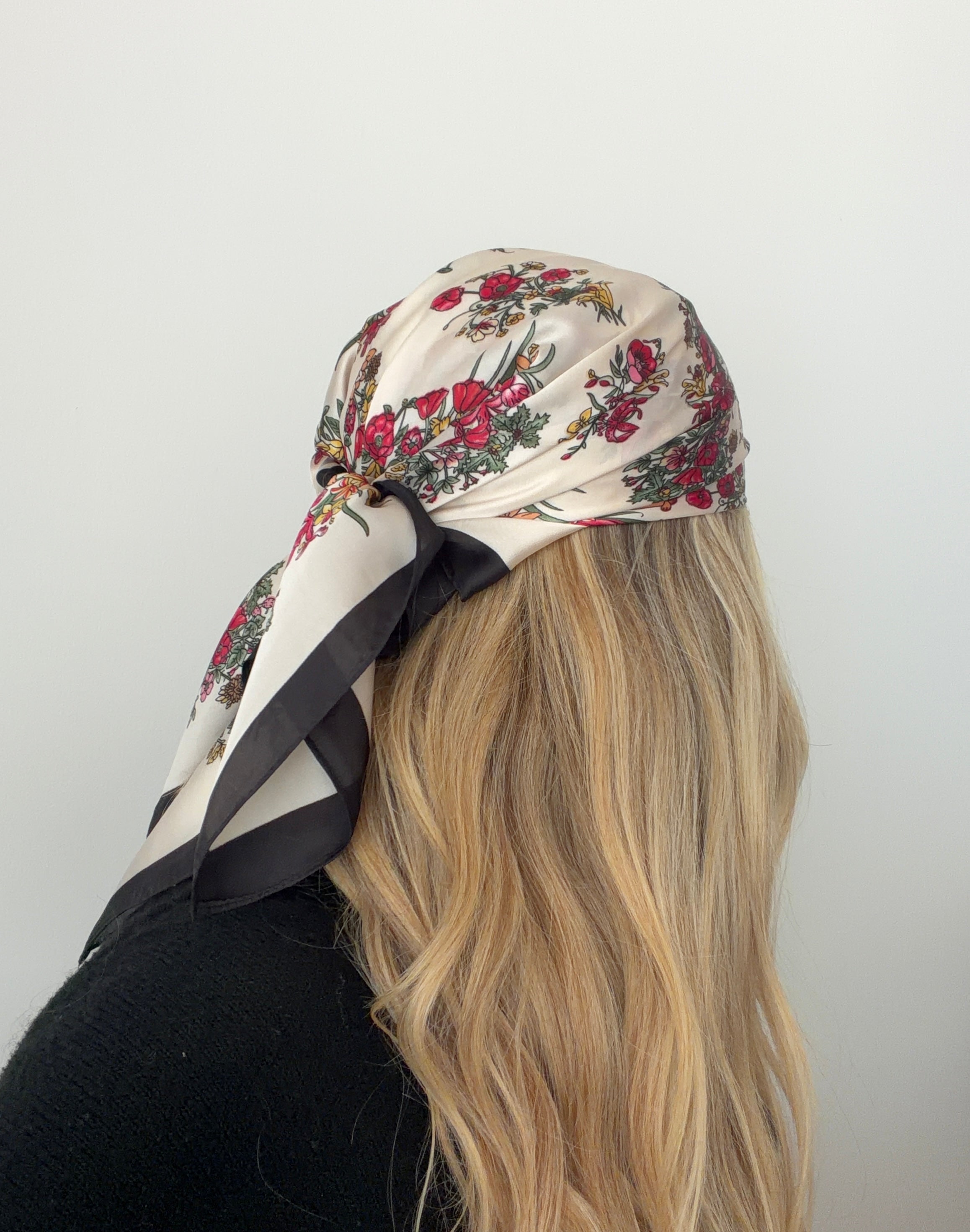 Foulard fleuri Jasmine Tikinaï